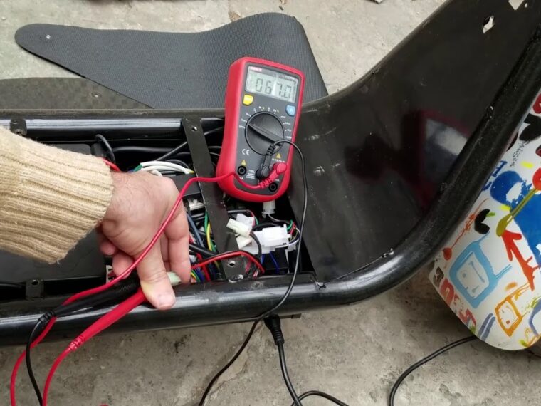 Como reparar una moto electrica de niño