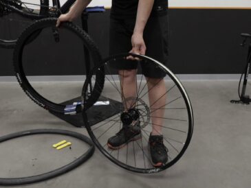 Como cambiar pinchazo bicicleta btwin electrica
