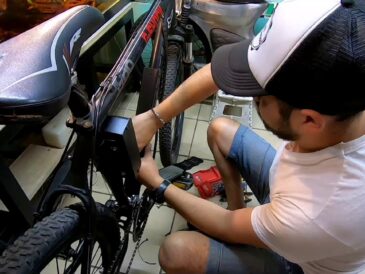Como se pone la bateria para bicicleta electrica